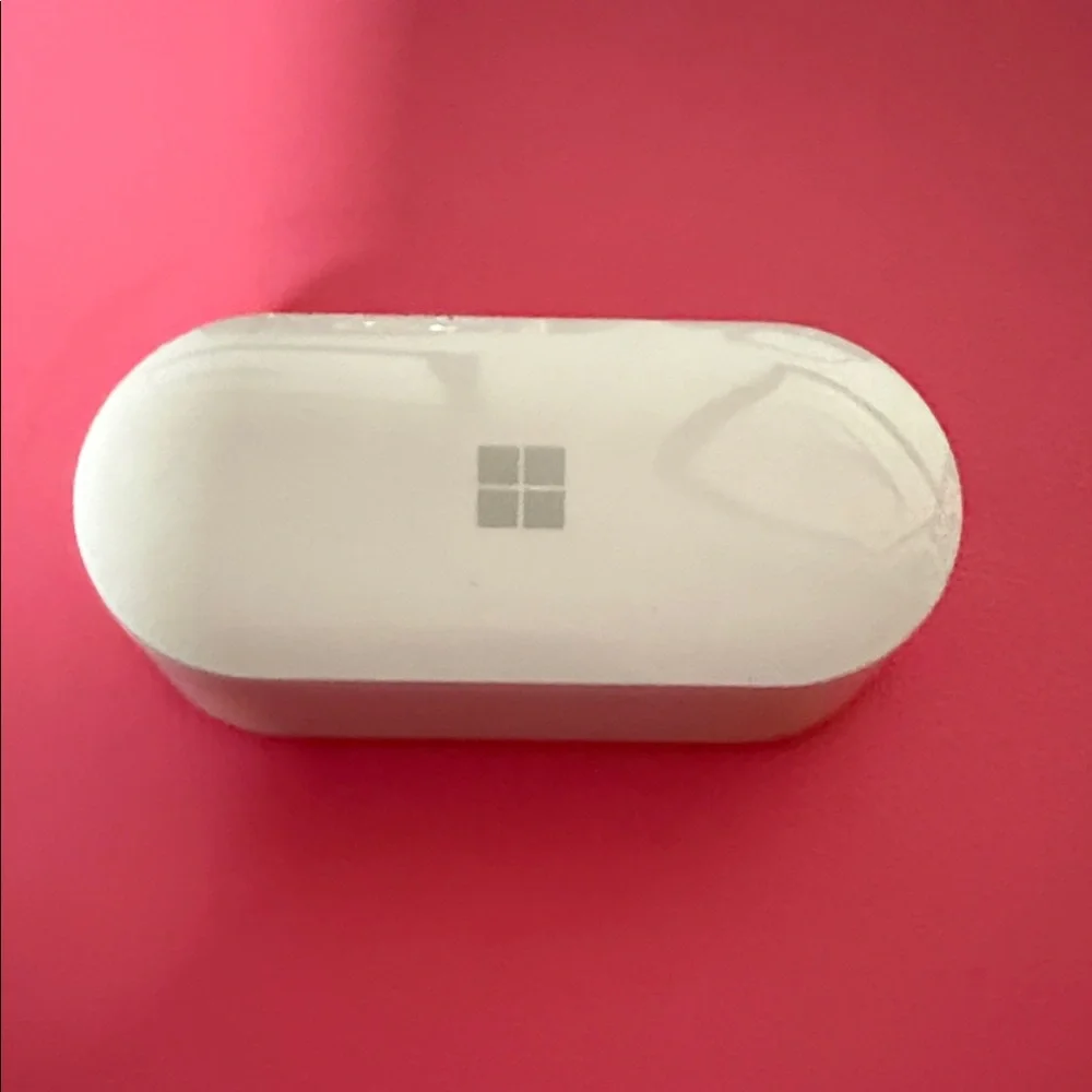 Microsoft White Earbuds w/ Case
